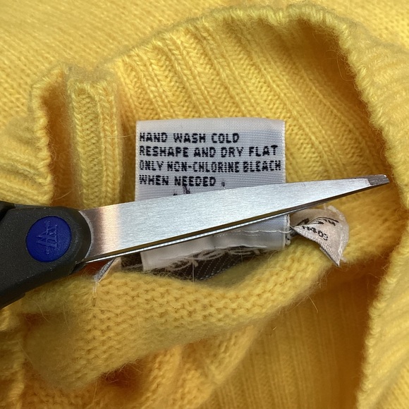 Design Assets Sweater Cable Knit Lambswool  Hong Kong Yellow - Picture 8 of 9